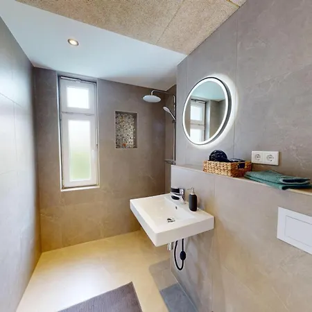 Altbauwohnung Im Ersten Og Mit Balkon Und Gartenblick Apartment