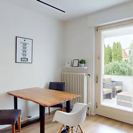 Altbauwohnung Im Ersten Og Mit Balkon Und Gartenblick 公寓