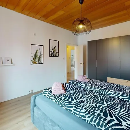 公寓 Altbauwohnung Im Ersten Og Mit Balkon Und Gartenblick 帕德博恩